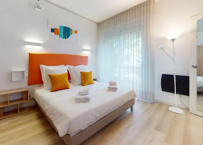 Hébergement de vacances Maison Mandarine 5 Bedrooms 180m2